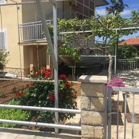 בית הארחה Leticia 4*